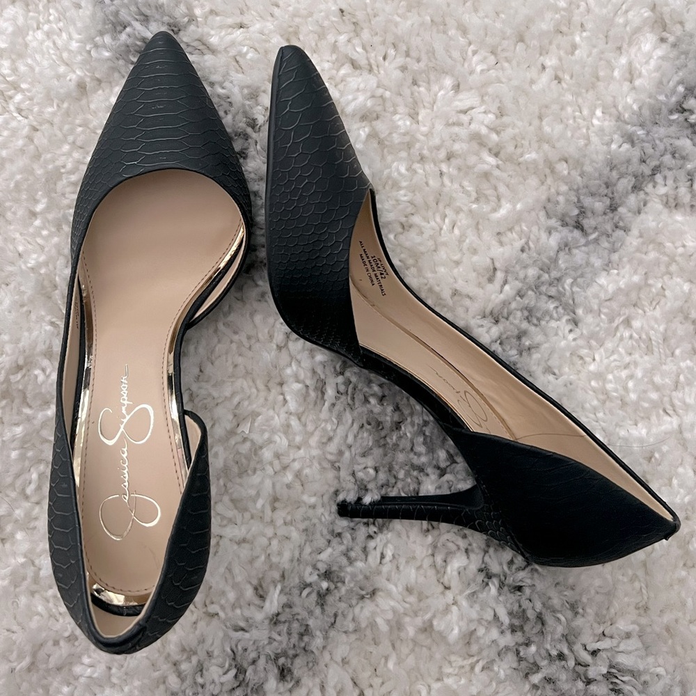 Black pumps by Jessica Simpson - never worn
